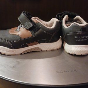 Toddler size 9 walking shoes